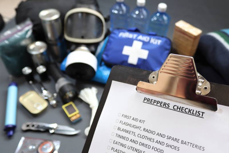 presse-papiers-liste de contrôle-savoir-préparer-catastrophes-naturelles erreurs économiques preppper ss