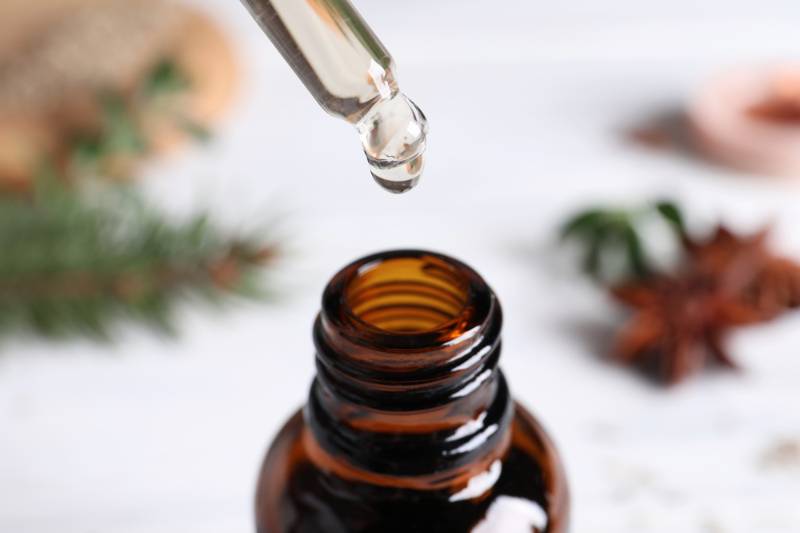 pipette-d-huile-essentielle-d-anis-dans