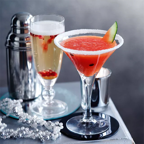 Cocktail Slimming World gingembre et grenade avec une coupe de champagne