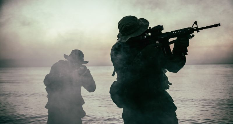 commando-soldats-marche-eau-armée-opérations spéciales spéciales