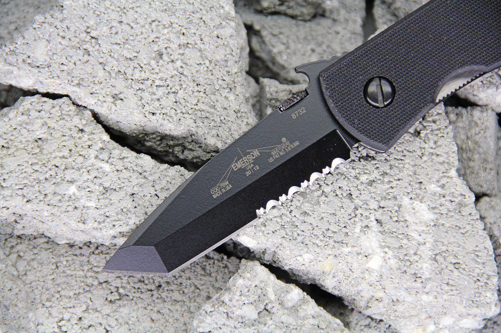 emerson-couteaux-inc-cqc-7bw-lame-close-up
