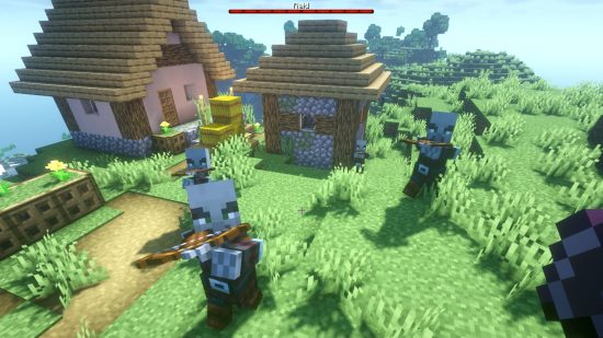 Quatre Pillagers pointent des arbalètes sur les joueurs lors d'un raid sur un village Minecraft.