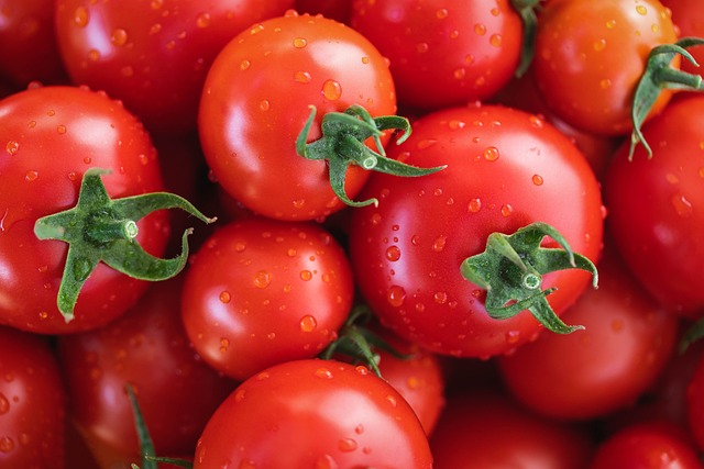 TOMATES