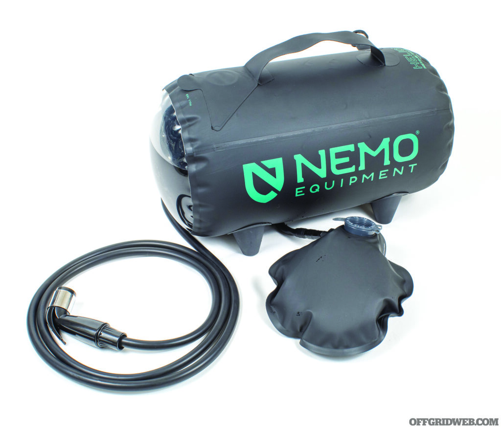 Photo studio de la douche à pression NEMO pour la rubrique Gear Up.
