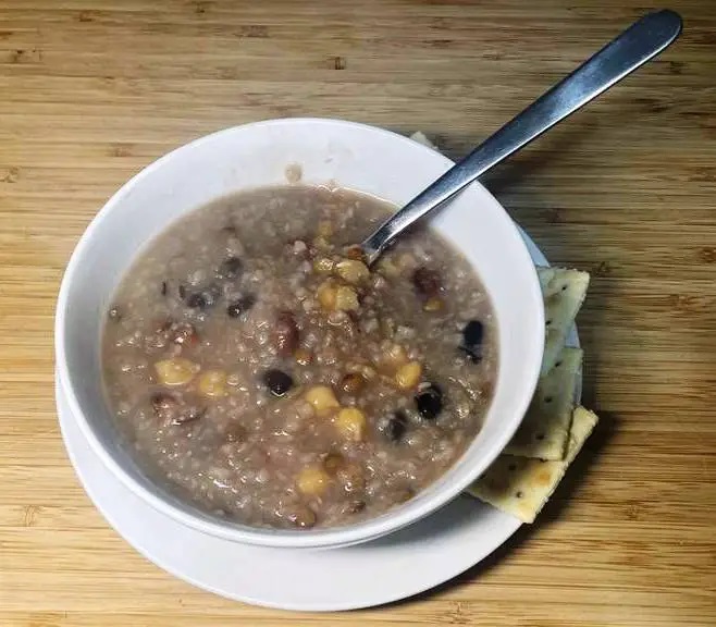 Soupe de survie dans un bol