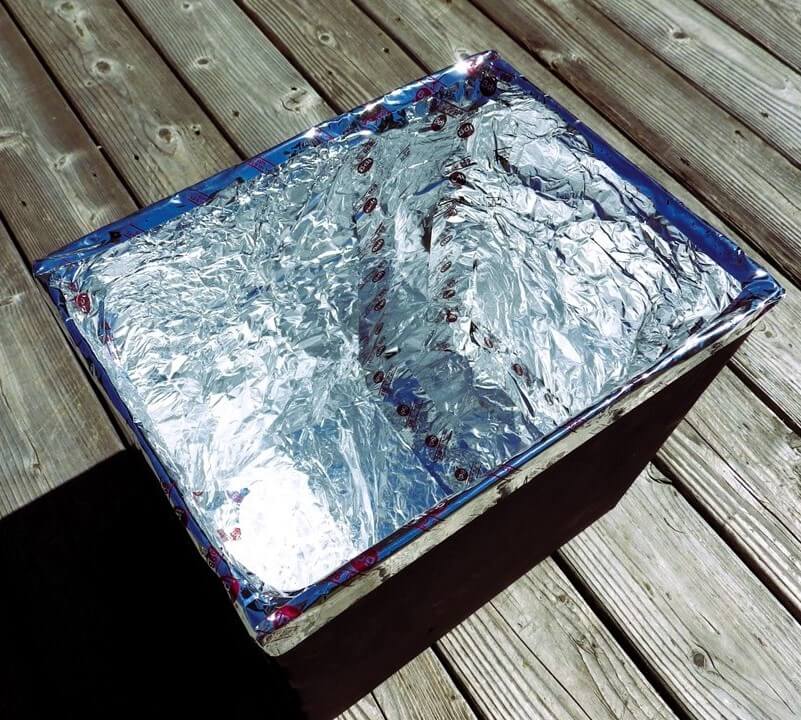 Boîte à foin doublée de papier aluminium
