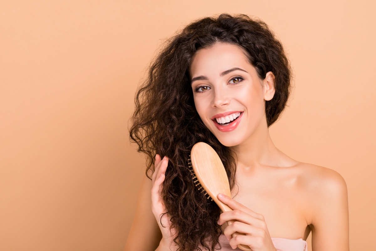 N'utilisez qu'une brosse à dents larges sur les cheveux bouclés