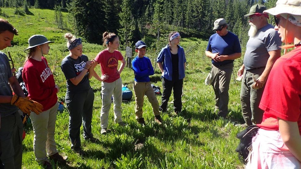 Le programme « Youth Wilderness » encourage la gestion responsable des forêts et le développement de compétences de survie en plein air (Photo : The Selway-Bitterroot Frank Church Foundation)