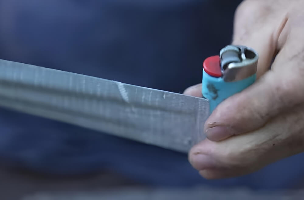 Ruban adhésif sur le briquet