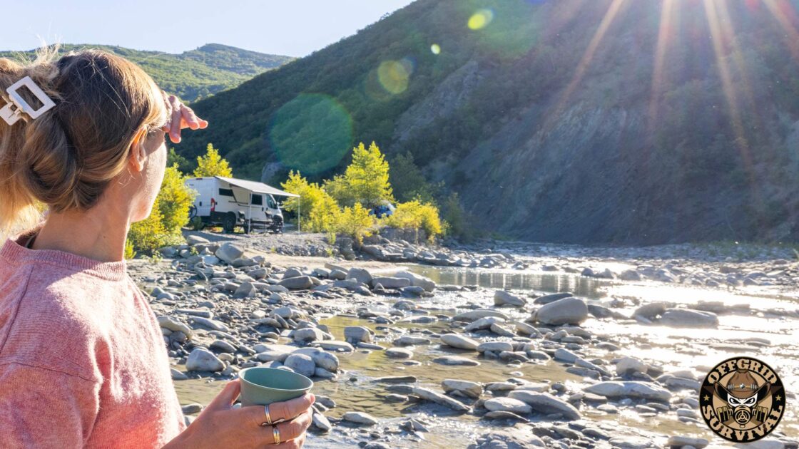 Camping sauvage au bord d’une rivière