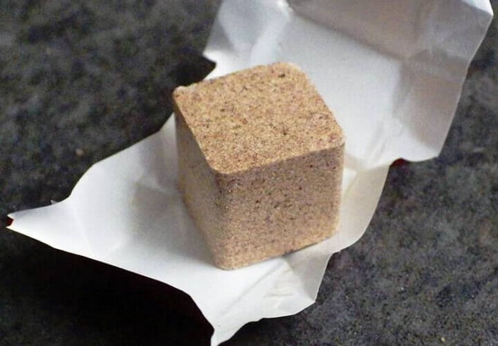 Cube de bouillon déballé