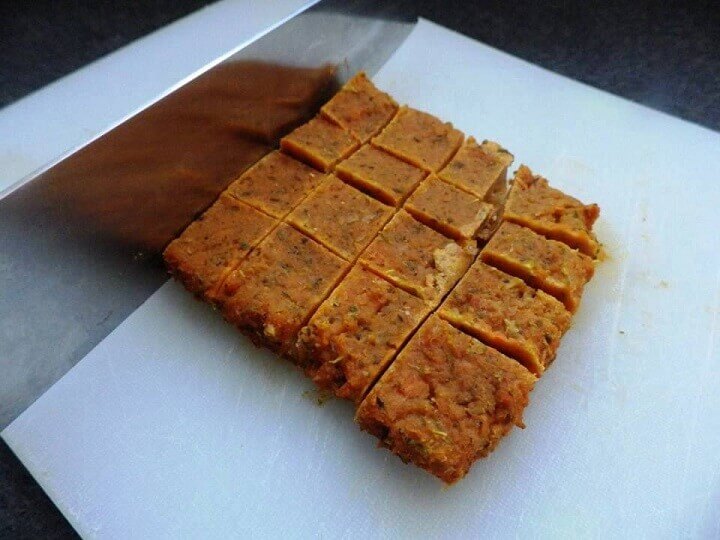 Découpe de la purée congelée en cubes