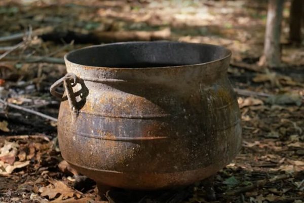 Vieille cocotte en fonte